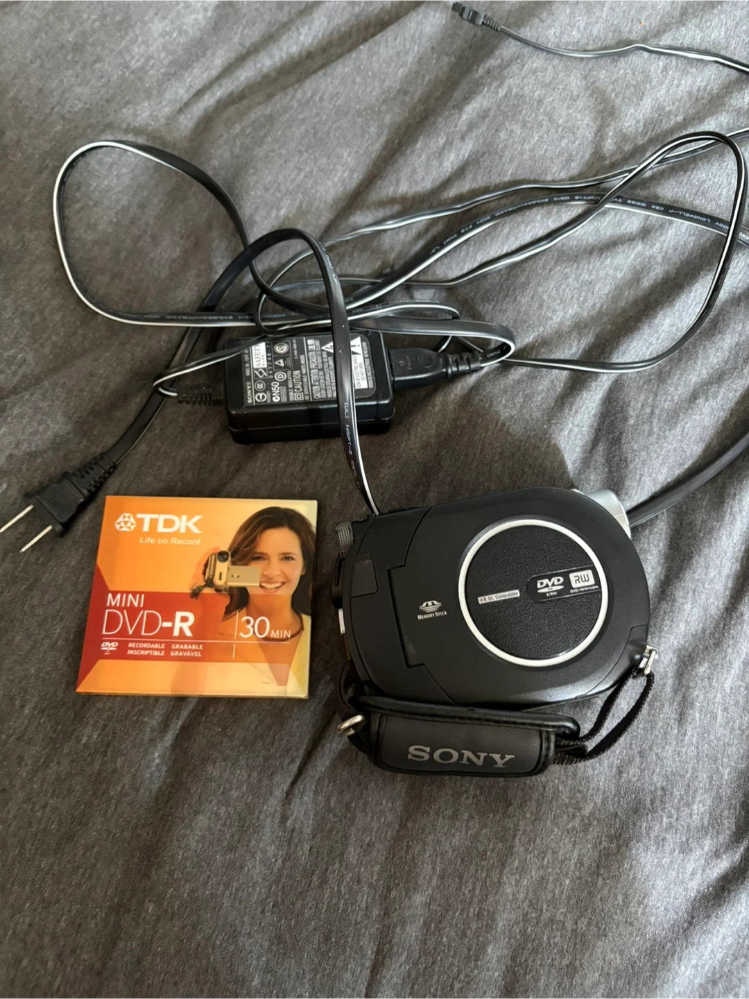 Sony handycam DCR-DVD610 - photo 2