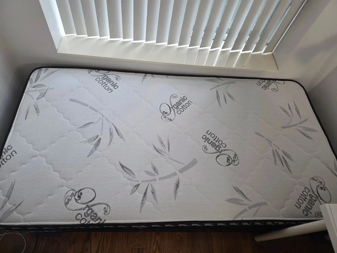 Organic Cotton Twin Mattress in clean almost new condition