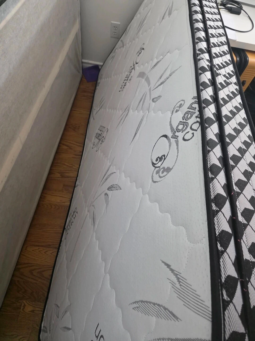 Organic Cotton Twin Mattress in clean almost new condition - photo 2