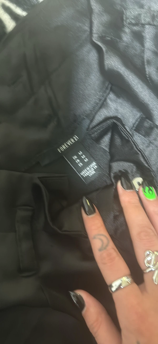 Forever 21 Black Satin Cargo Pants - photo 2