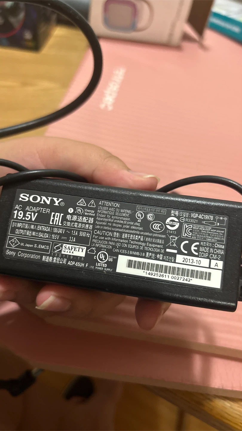 Sony VGP-AC19V78 AC Adapter - photo 2