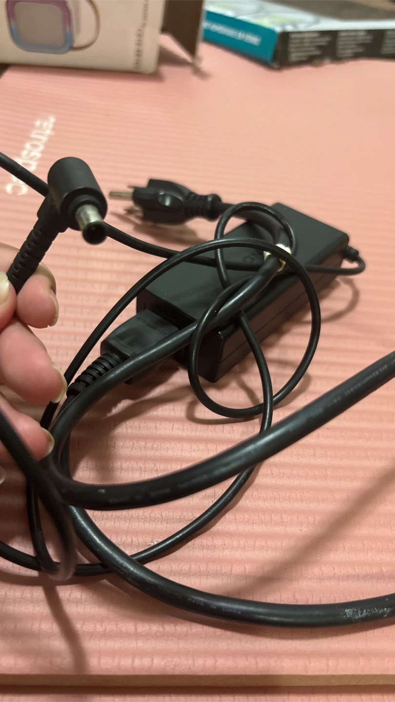 Sony VGP-AC19V78 AC Adapter - photo 3