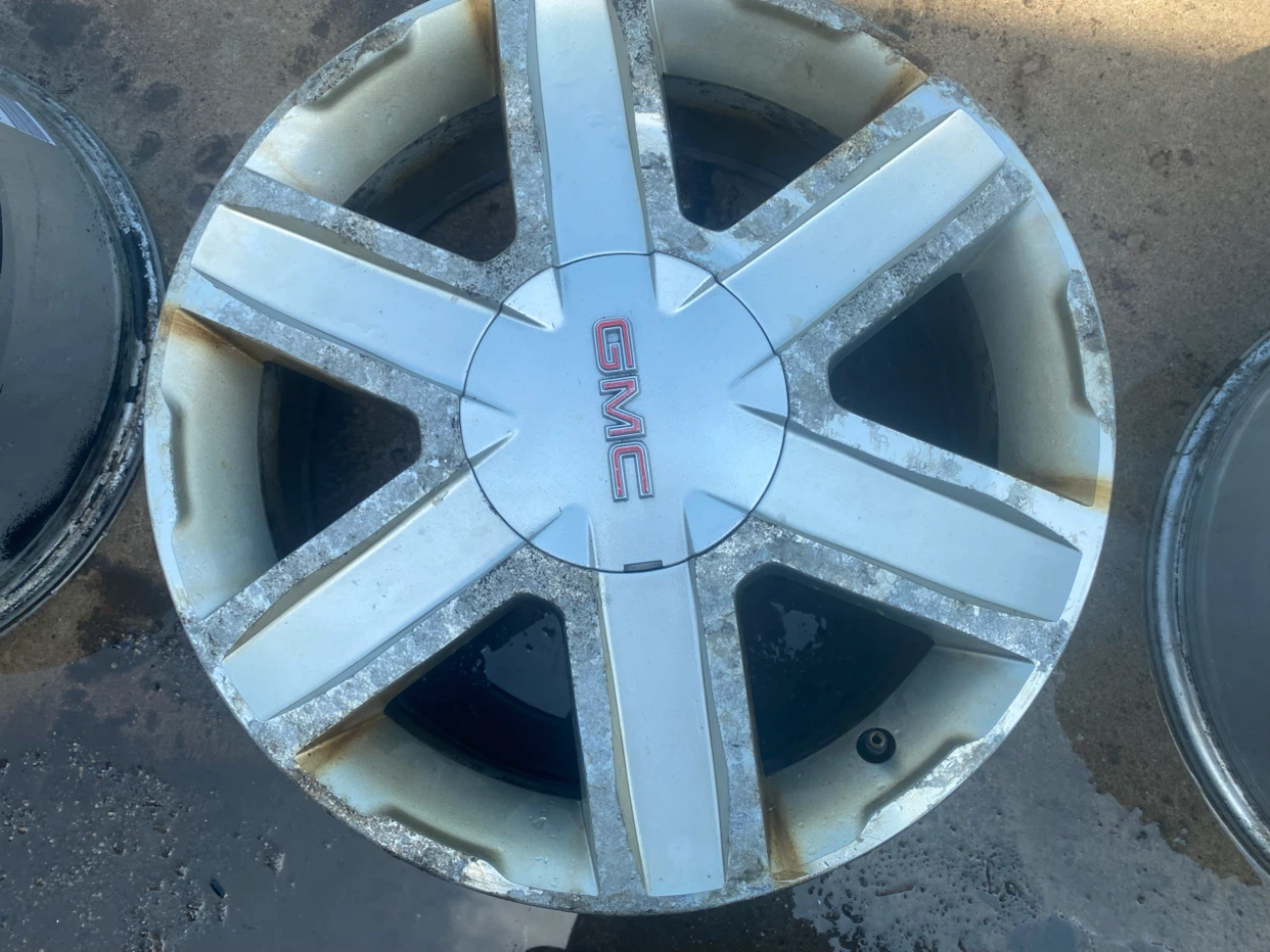 GMC 18x7J Alloy Wheel - photo 2