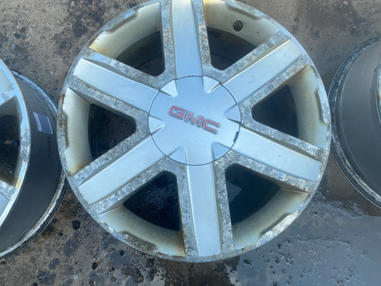 GMC 18x7J Alloy Wheel - photo 3