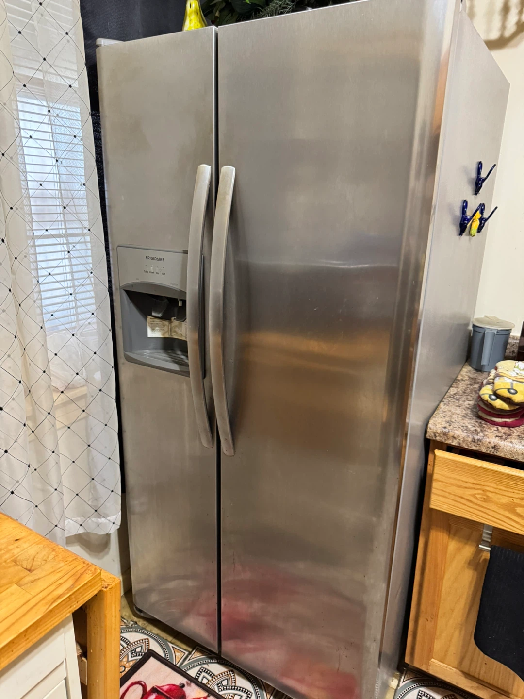 GE Gas Range and Frigidaire Side-by-Side Refrigerator - photo 2