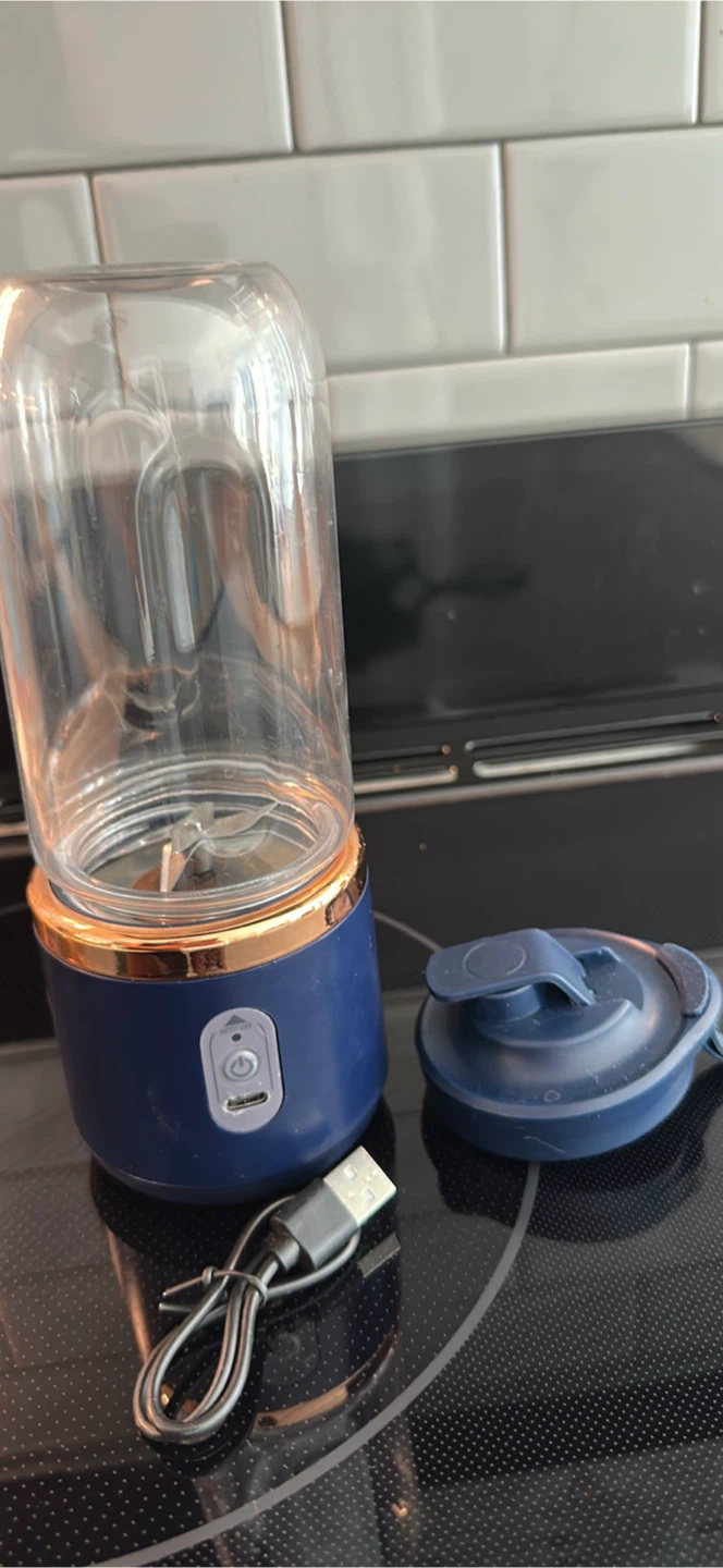 Rechargeable bullet blender