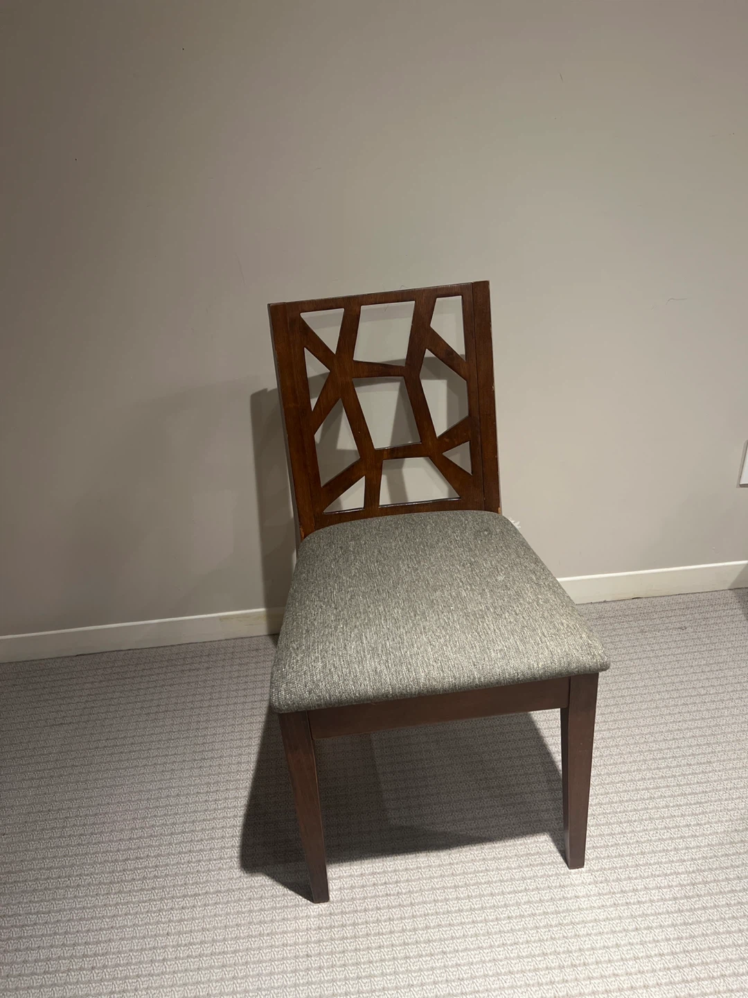 Set of 4 Dining Chairs with Geometric Back