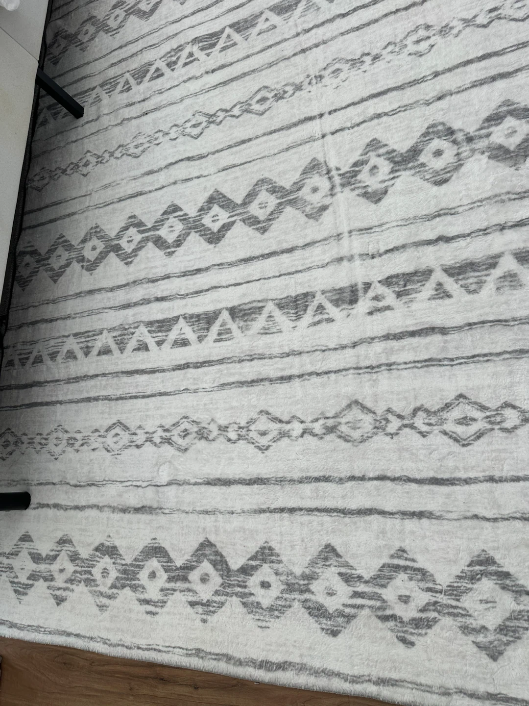 Grey and White Geometric Pattern Rug