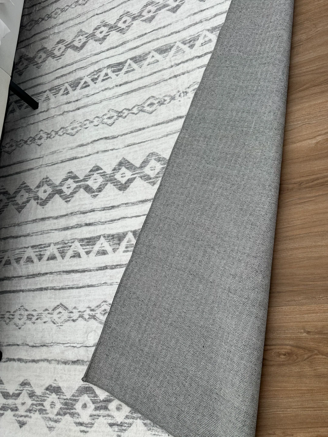 Grey and White Geometric Pattern Rug - photo 2