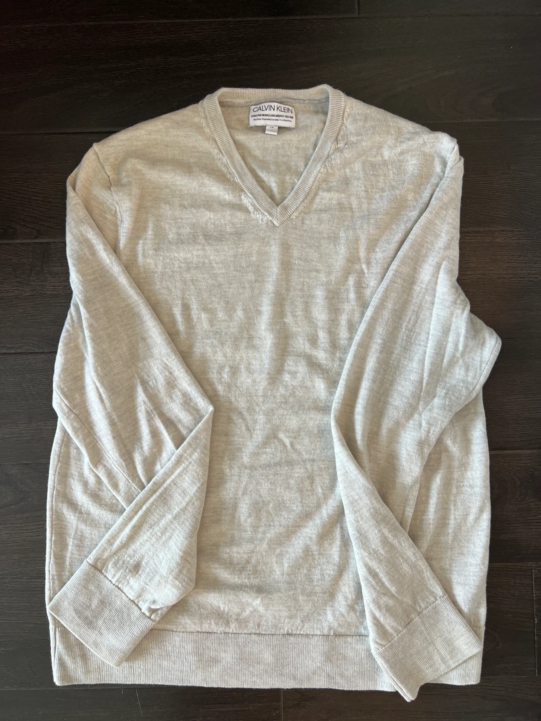 Men’s Calvin Klein Merino Wool V-Neck Sweater – Large