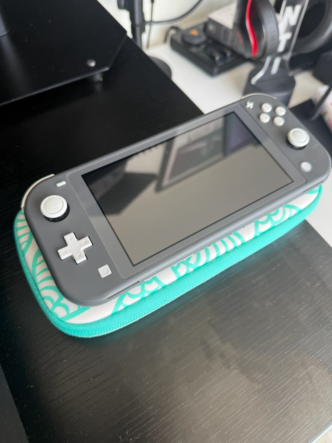 Nintendo Switch Lite Grey with Case and 2 Games - photo 5