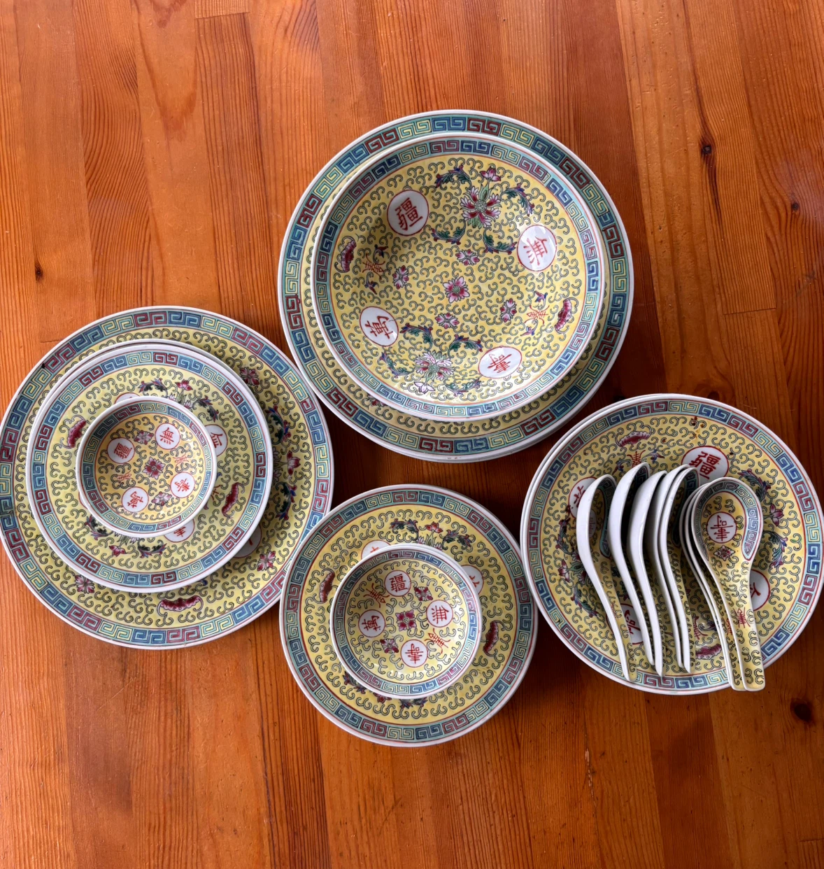 26 pcs Chinese Long Life Plate & Spoon Set