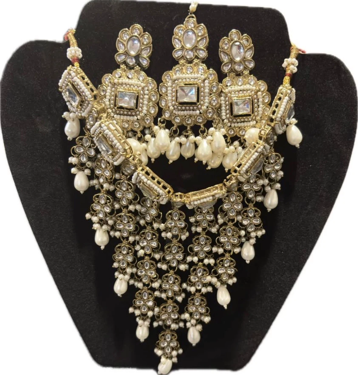 Traditional Kundan and Pearl Necklace Set