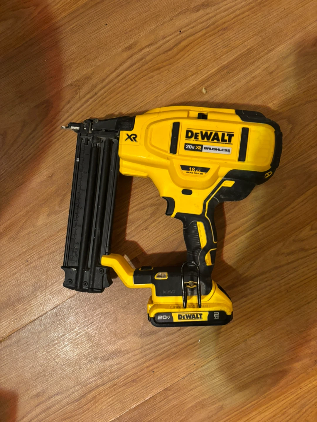 DEWALT 20V MAX XR 18 Gauge Brad Nailer - photo 2