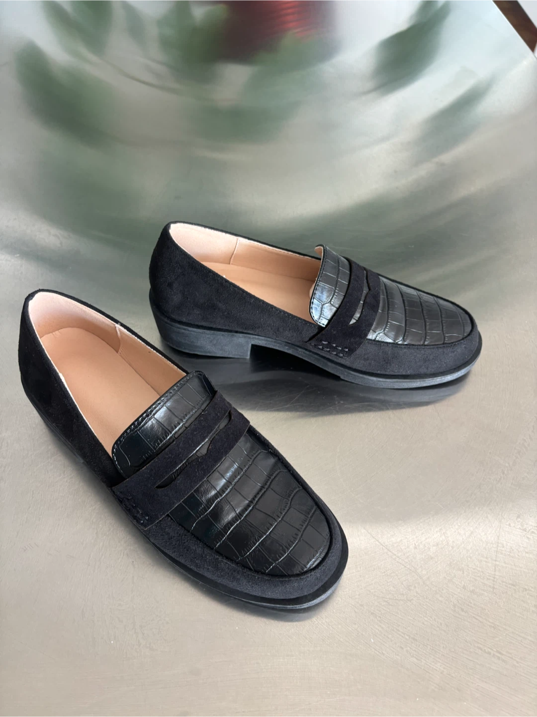 Black Croc-Embossed Loafers，fits size 6.5 or 6
