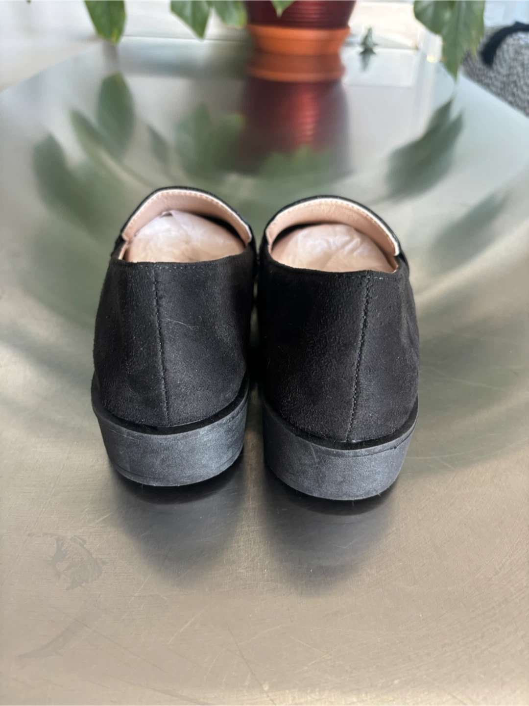 Black Croc-Embossed Loafers，fits size 6.5 or 6 - photo 2