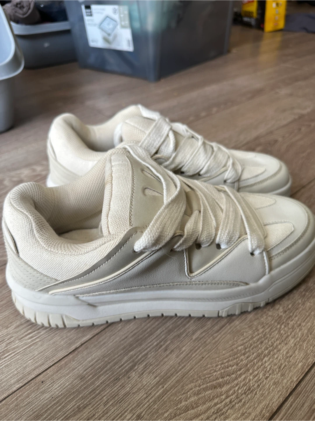 Bershka Off-White Sneakers