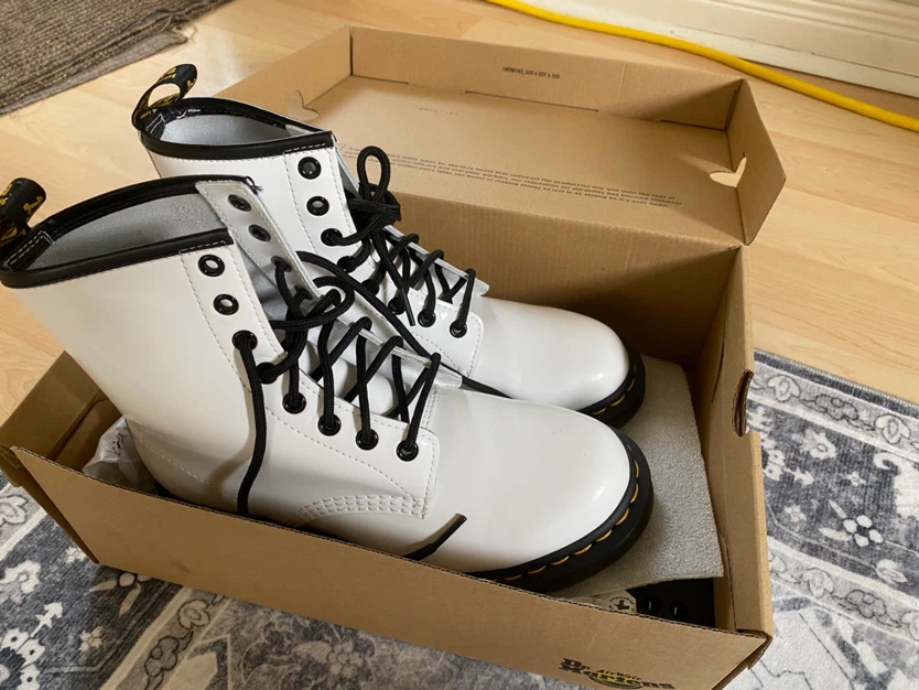 Dr. Martens 1460 W Patent Lamper Boots White