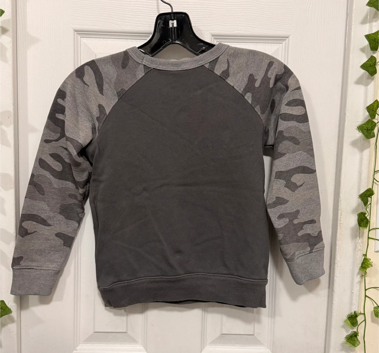Kid's Camo Raglan Sweatshirt Size 6/6A - photo 2