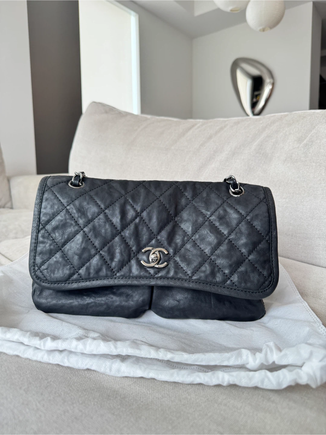 Chanel Black calfskin natural beauty flap bag w silver hardware - photo 4