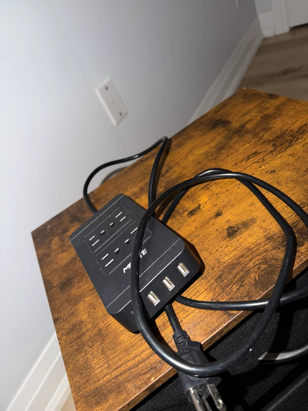 Mite Power Strip with 3 USB Ports