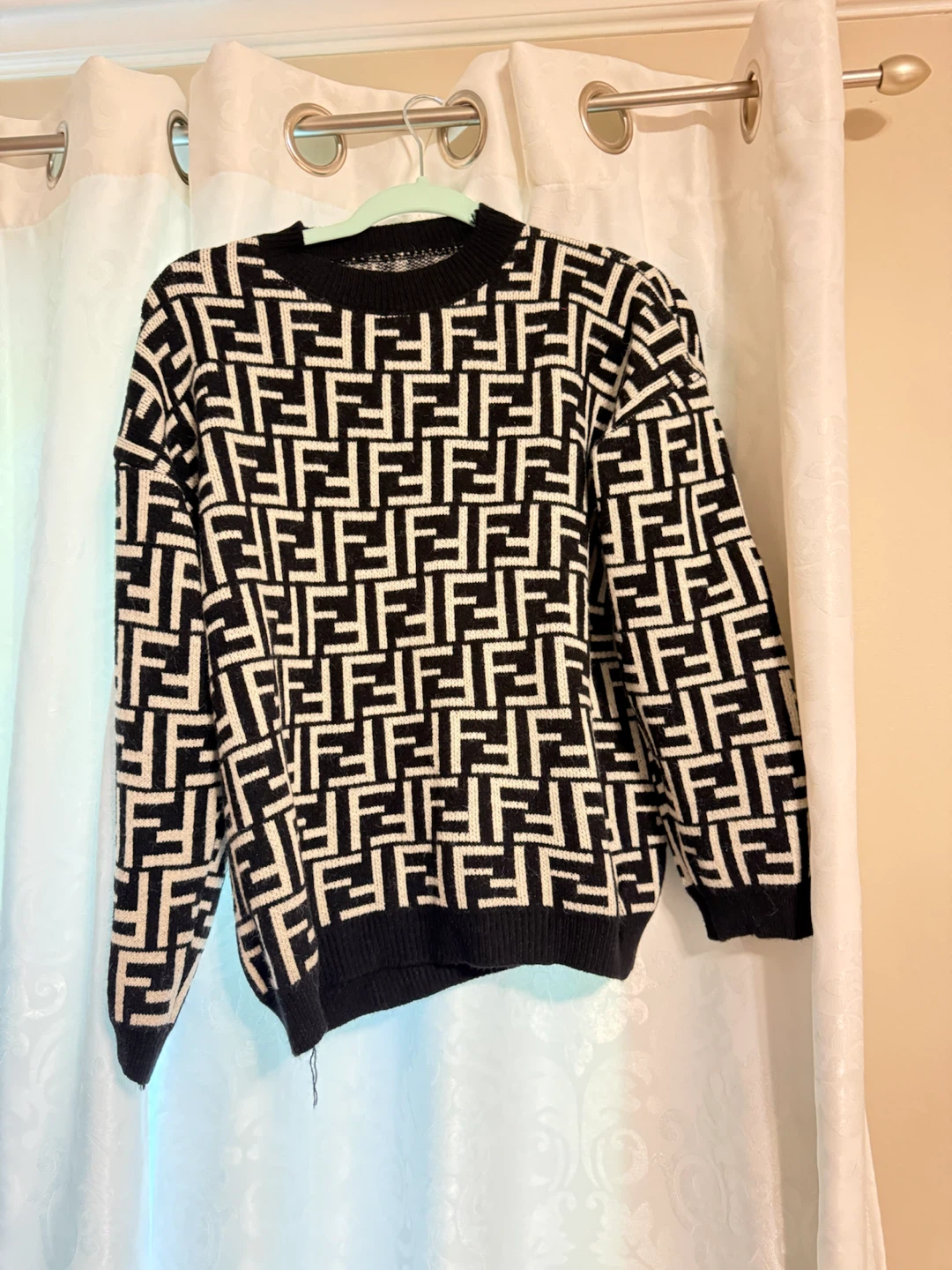 Print Sweater Black and White