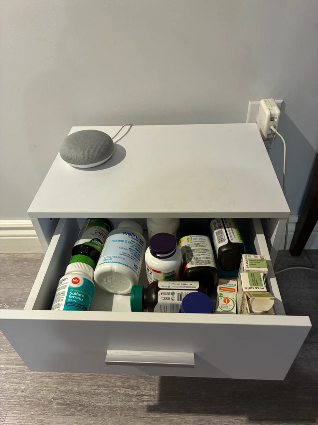 MOVING SALE : White Nightstand with Drawer - photo 3