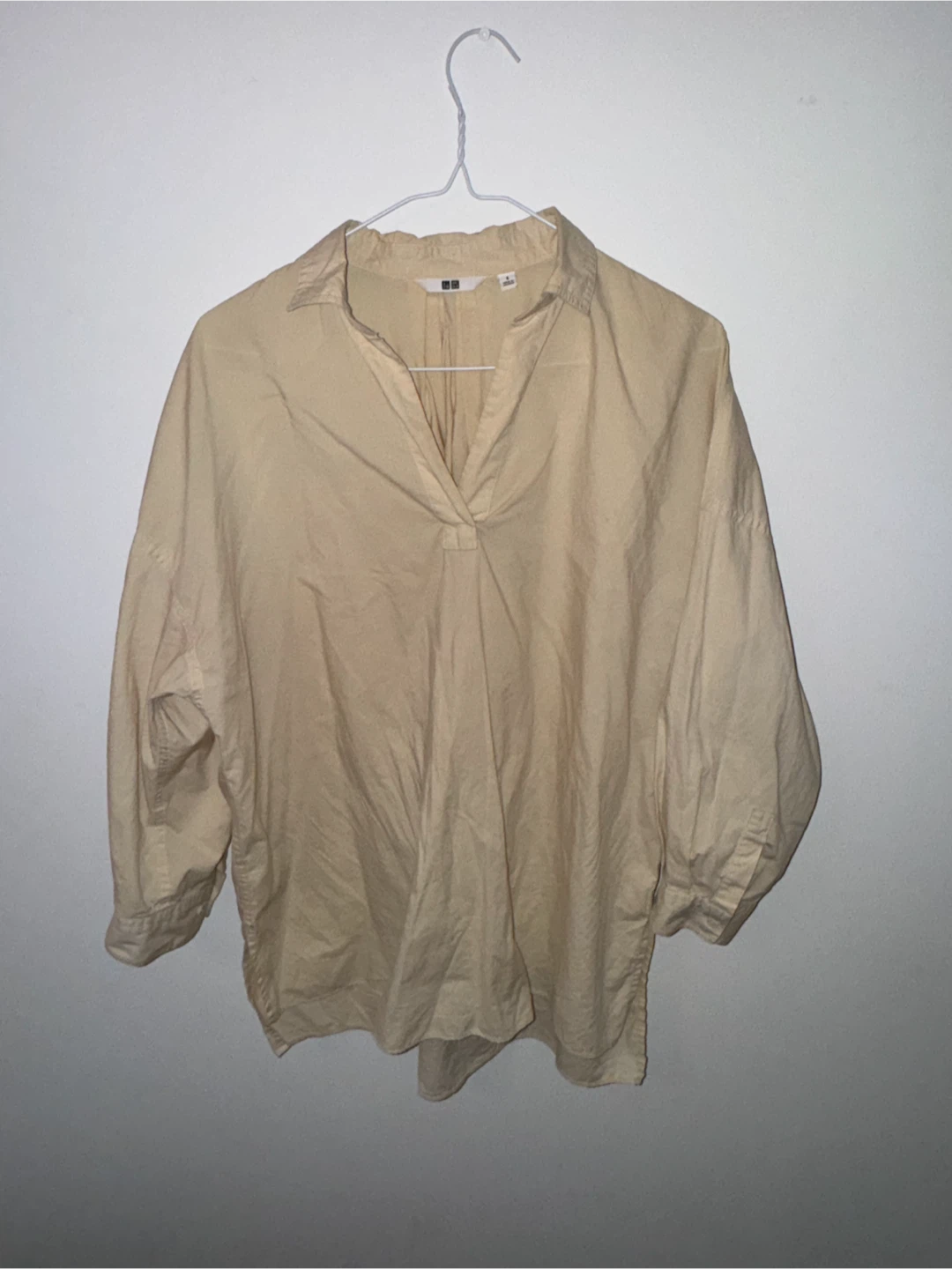 Uniqlo Beige V-Neck Blouse - photo 2