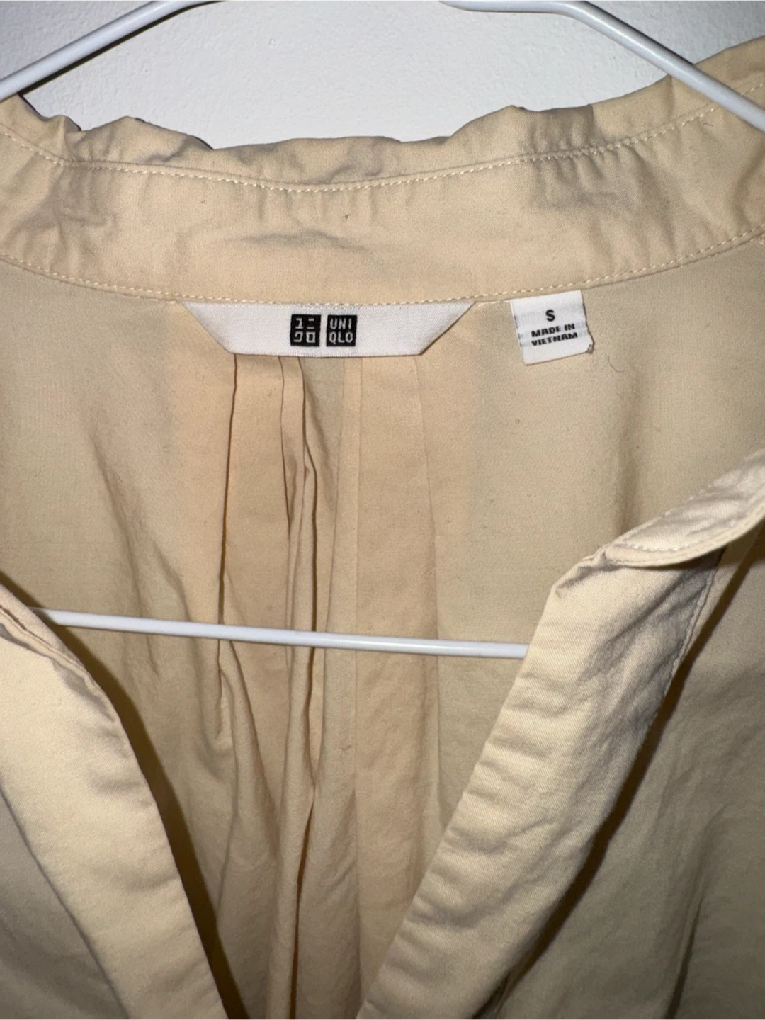 Uniqlo Beige V-Neck Blouse - photo 3