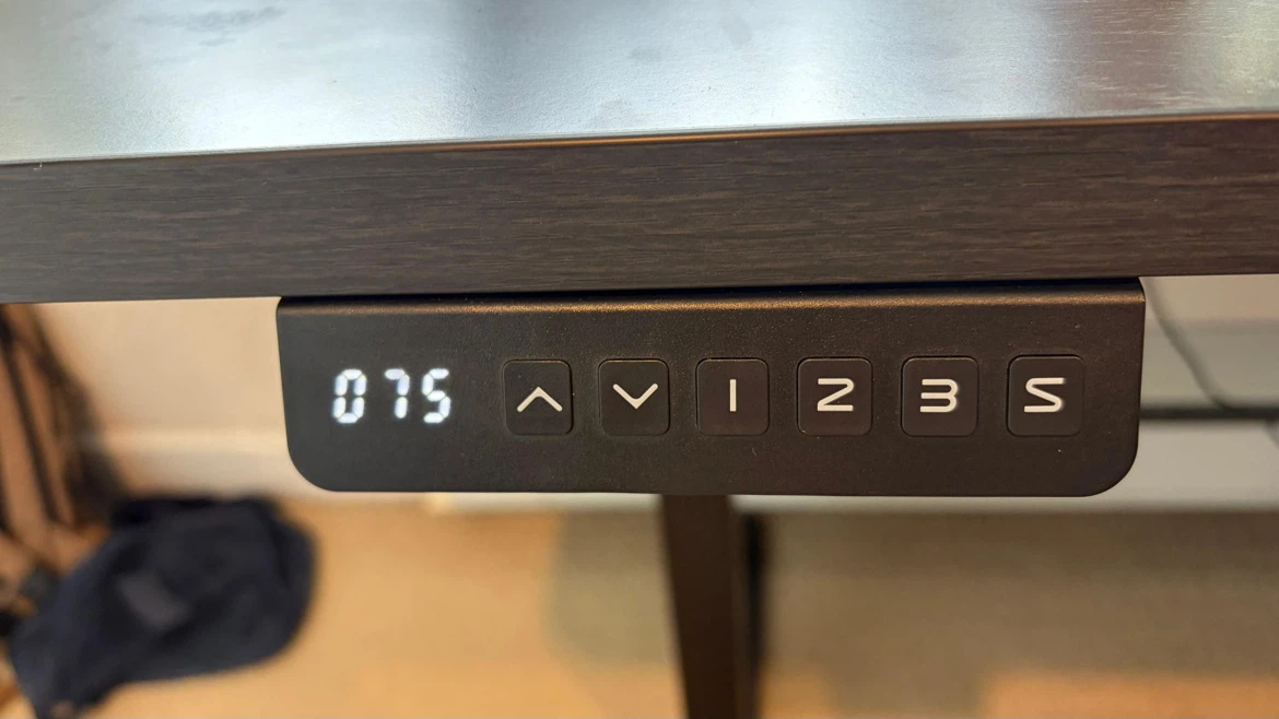 MOVING SALE : Height Adjustable Standing Desk - photo 5