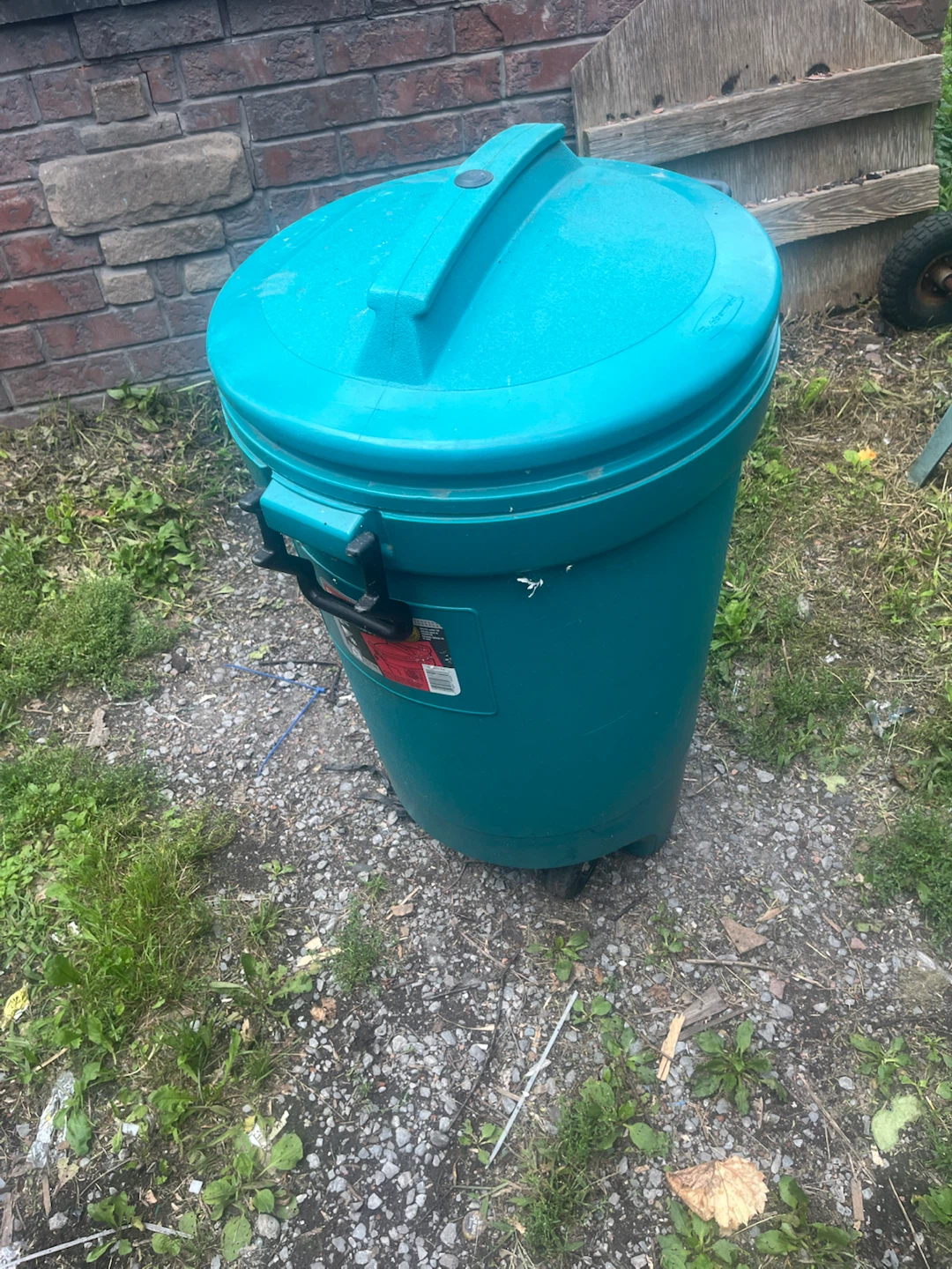 Rubbermaid ROUGHNECK 33 Gallon Container