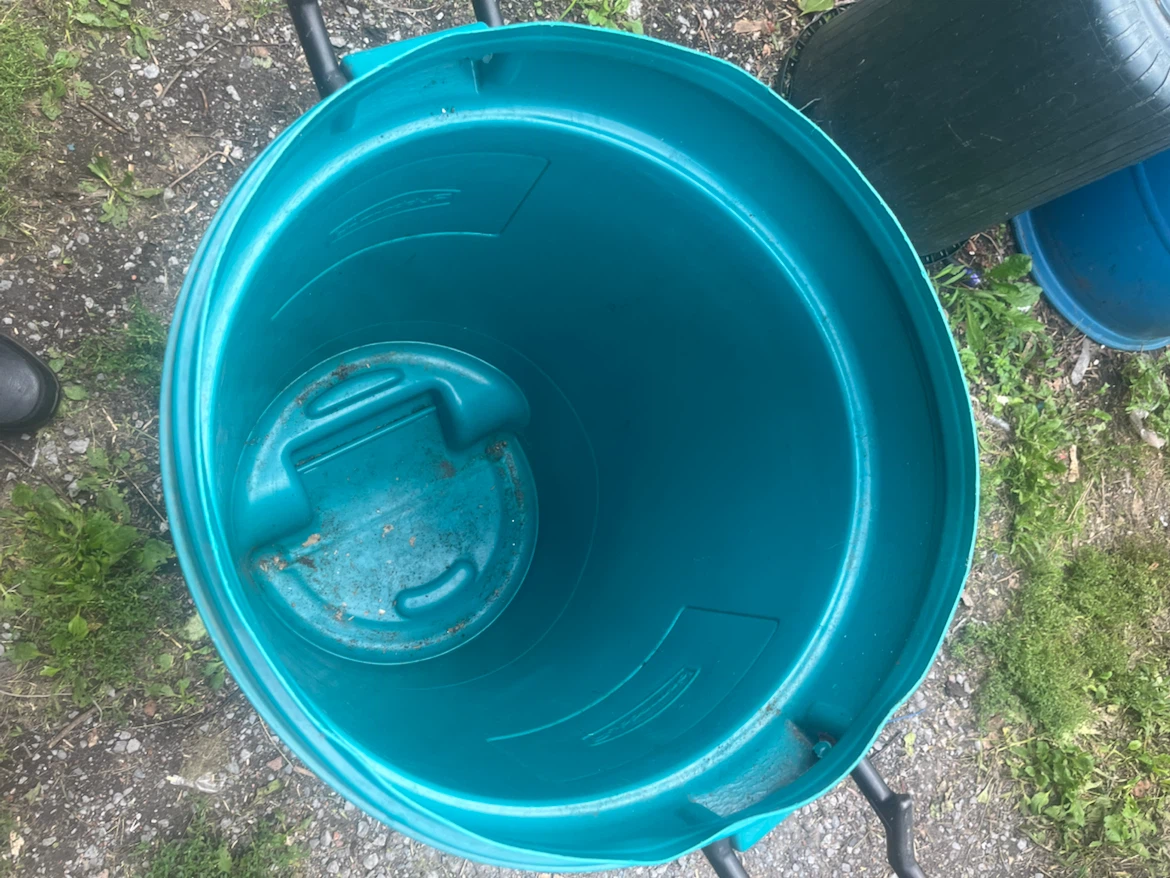 Rubbermaid ROUGHNECK 33 Gallon Container - photo 3