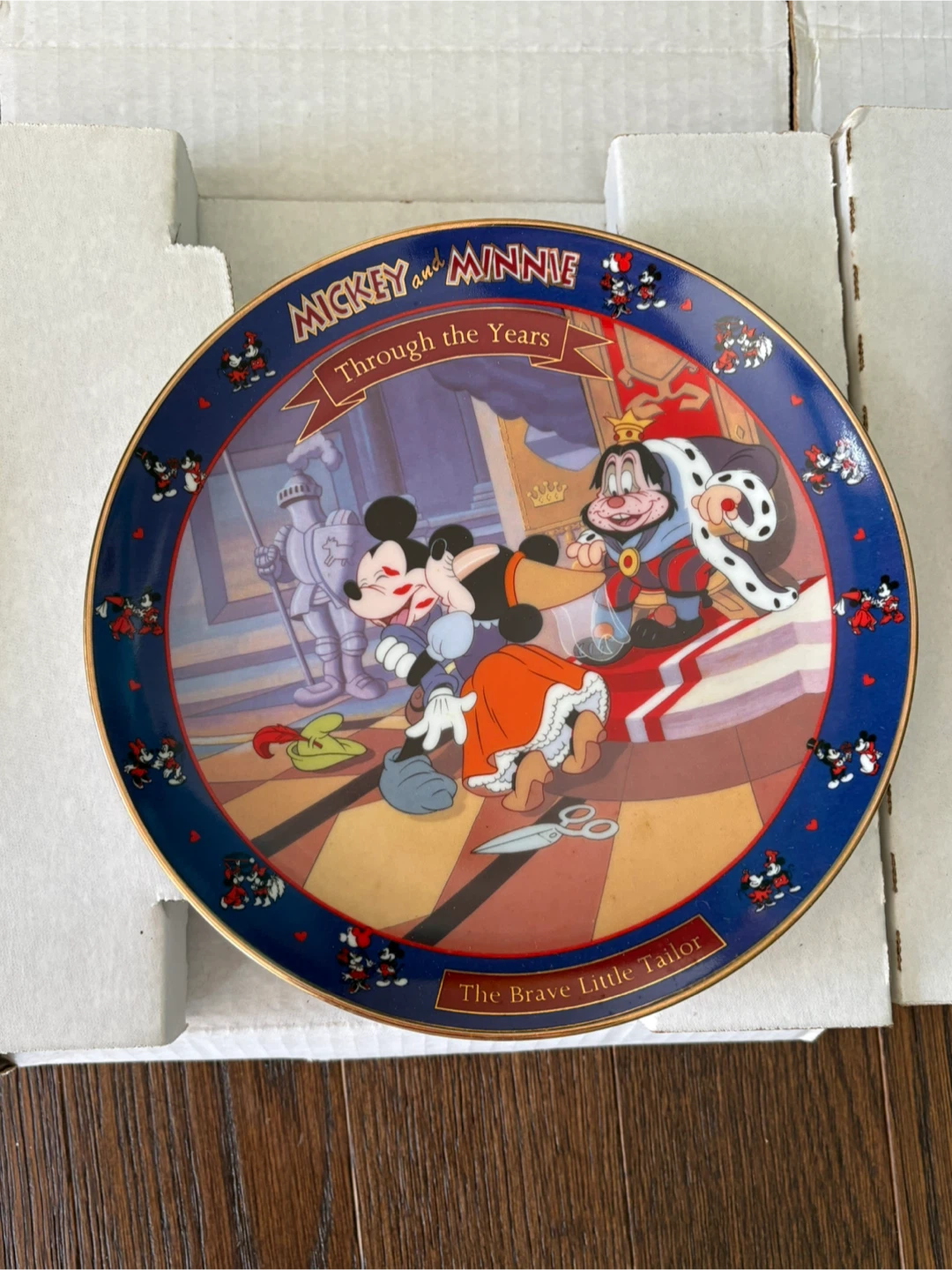 Mickey and Minnie Through the Years Collector Plates (Set of 5) - photo 3