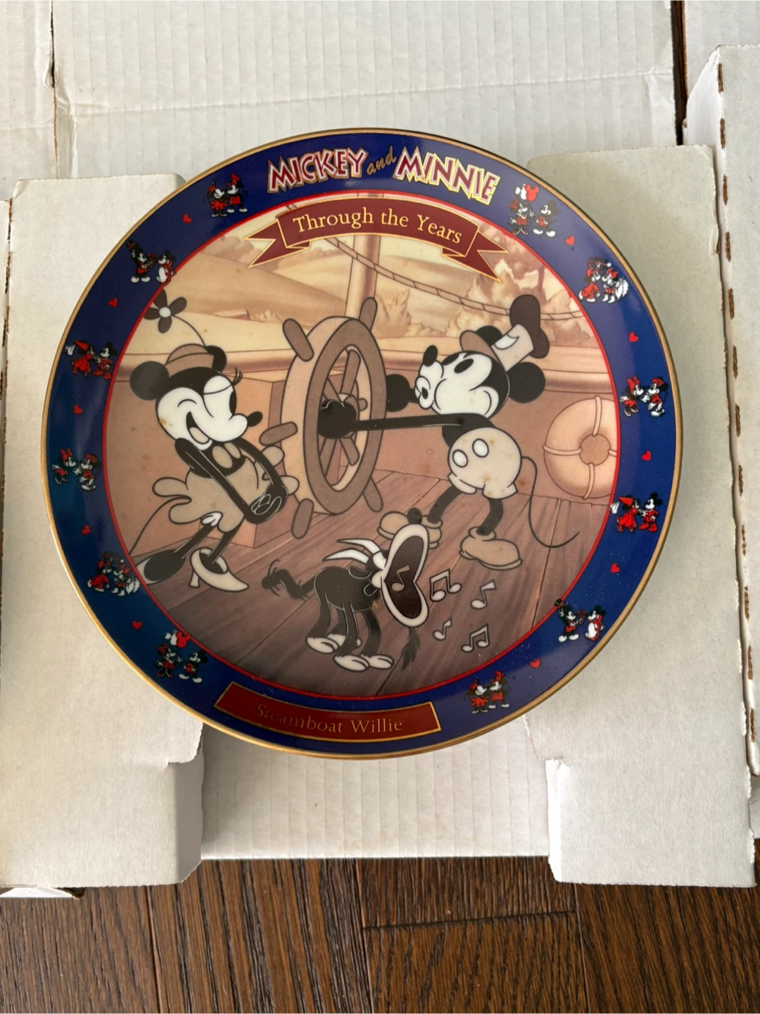 Mickey and Minnie Through the Years Collector Plates (Set of 5) - photo 4