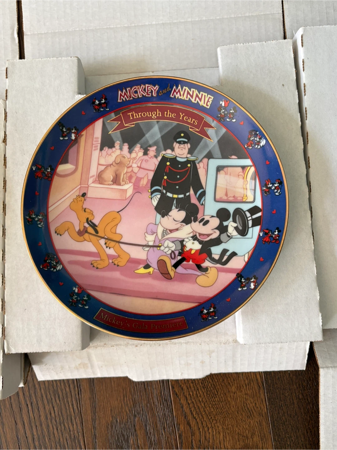 Mickey and Minnie Through the Years Collector Plates (Set of 5) - photo 5