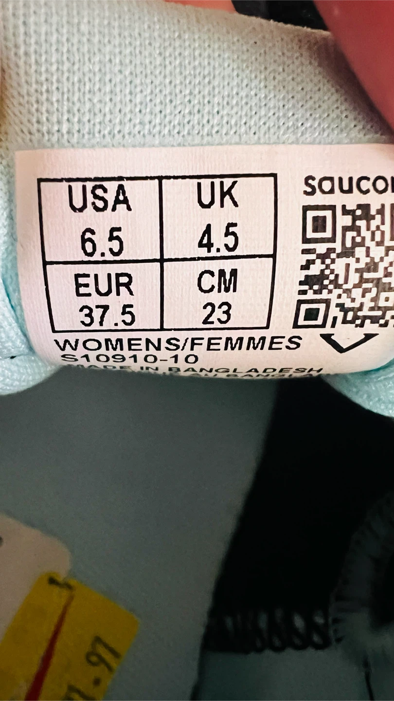 Saucony runners size 6.5 - photo 2