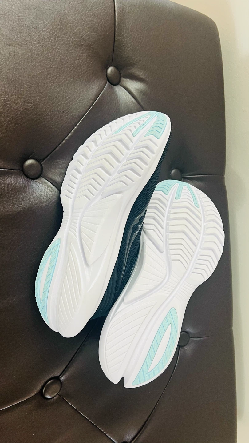 Saucony runners size 6.5 - photo 3