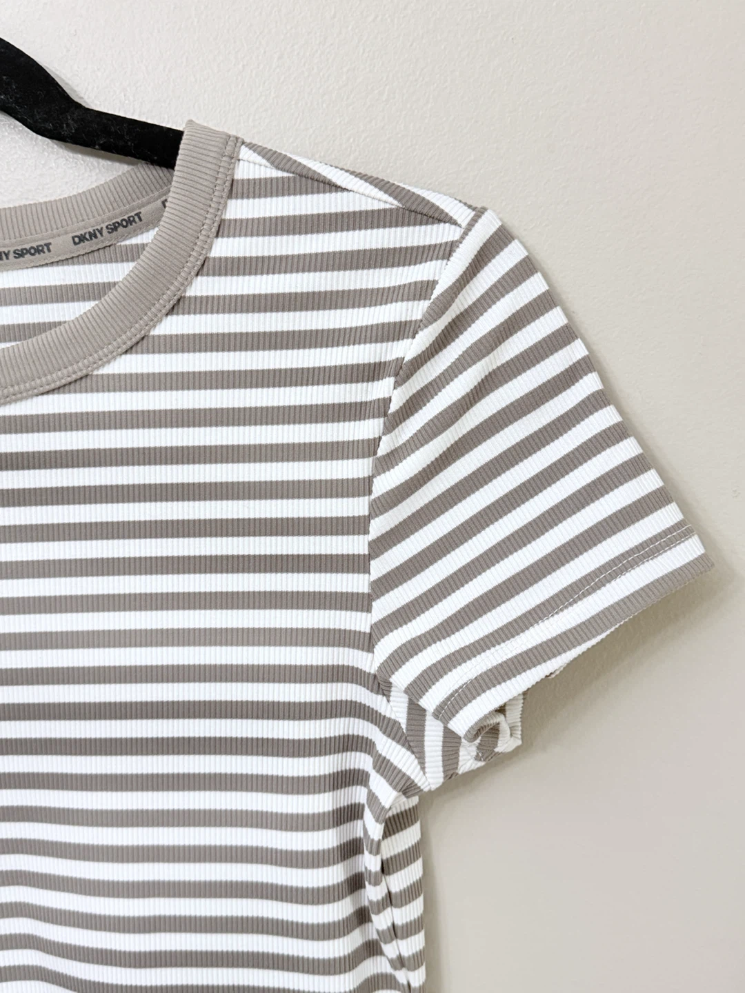 DKNY Sport Striped Ribbed Short Sleeve T-Shirt White/Taupe XS - photo 5