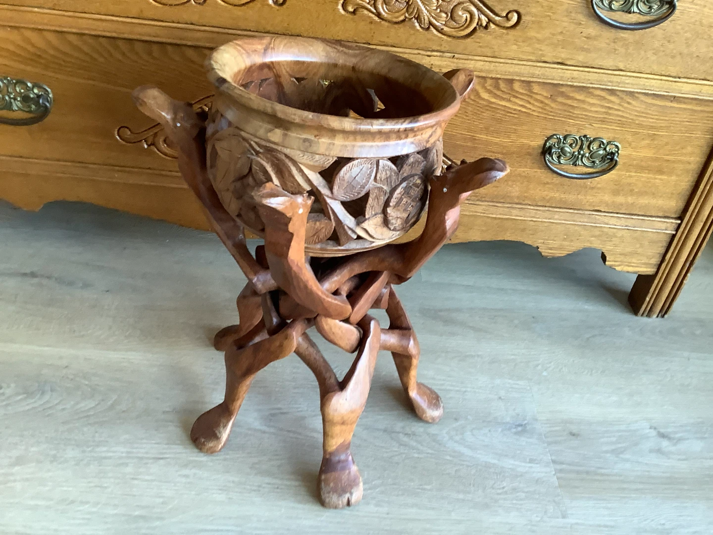 Vt Hd Carved Rosewood Camel/Plant Bowl 🐞