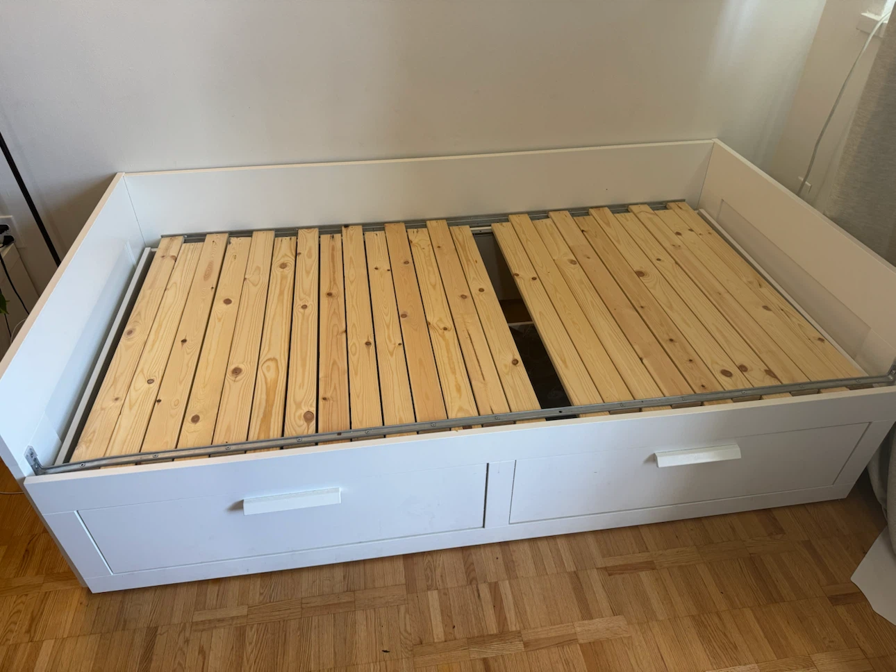 Moving sale : Ikea White Daybed with Two Storage Drawers - photo 5