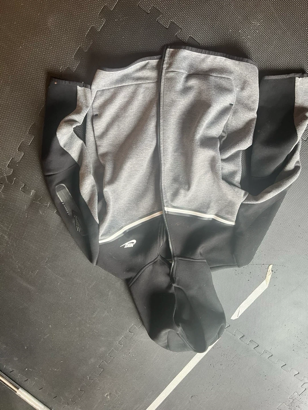 Nike Tech Fleece Full Zip Hoodie & Joggers Set
