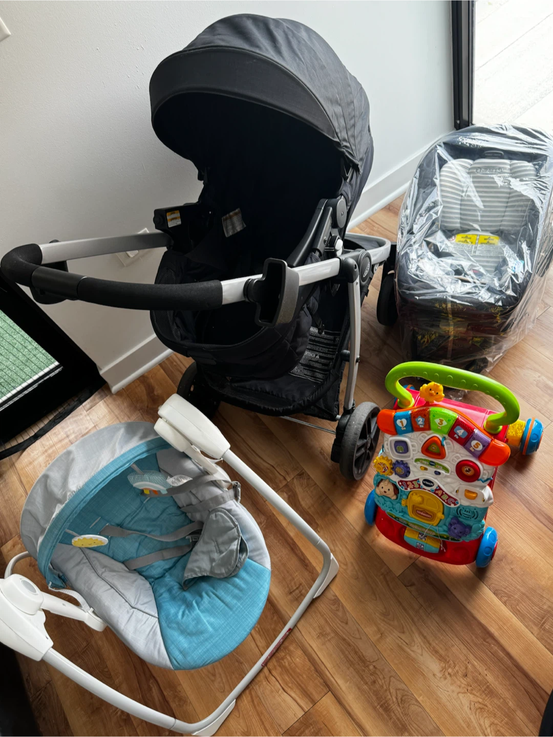Graco Baby Stroller and Infant Car Seat Bundle