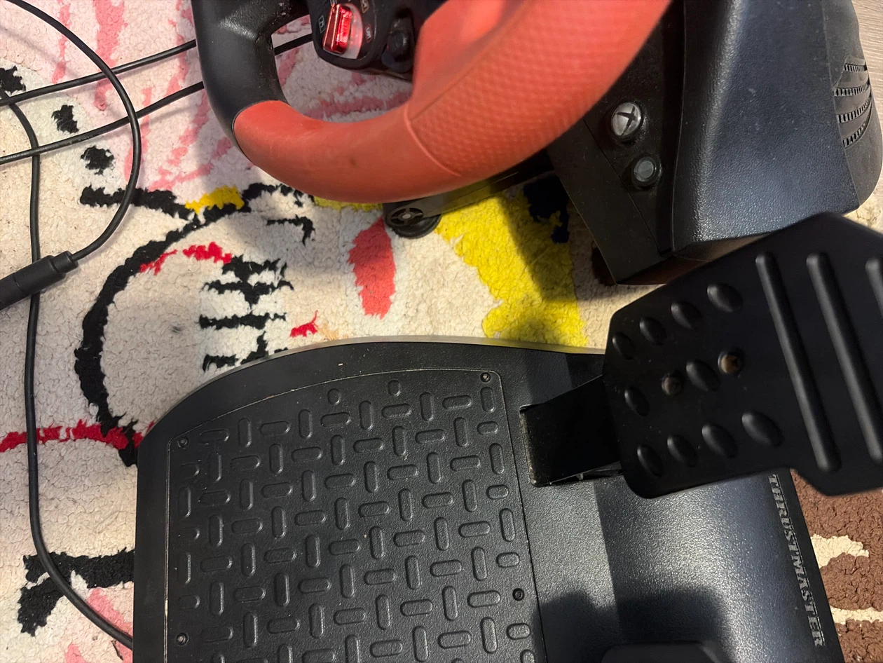 Thrustmaster Ferrari Racing Wheel and Pedals - photo 2