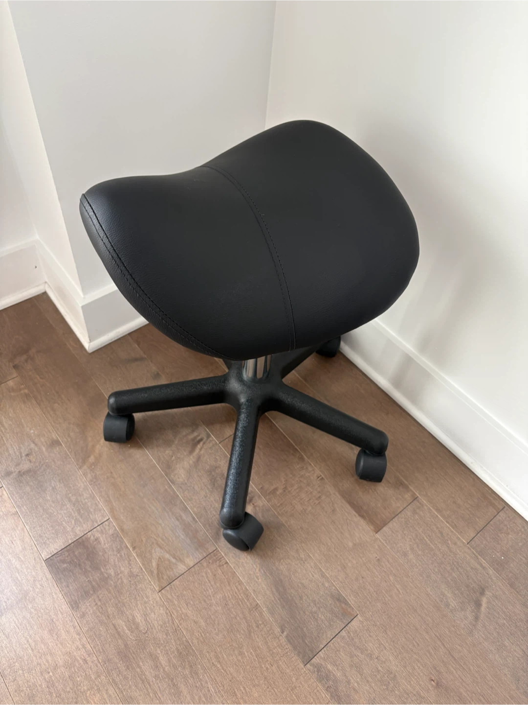 Black Saddle Stool Chair