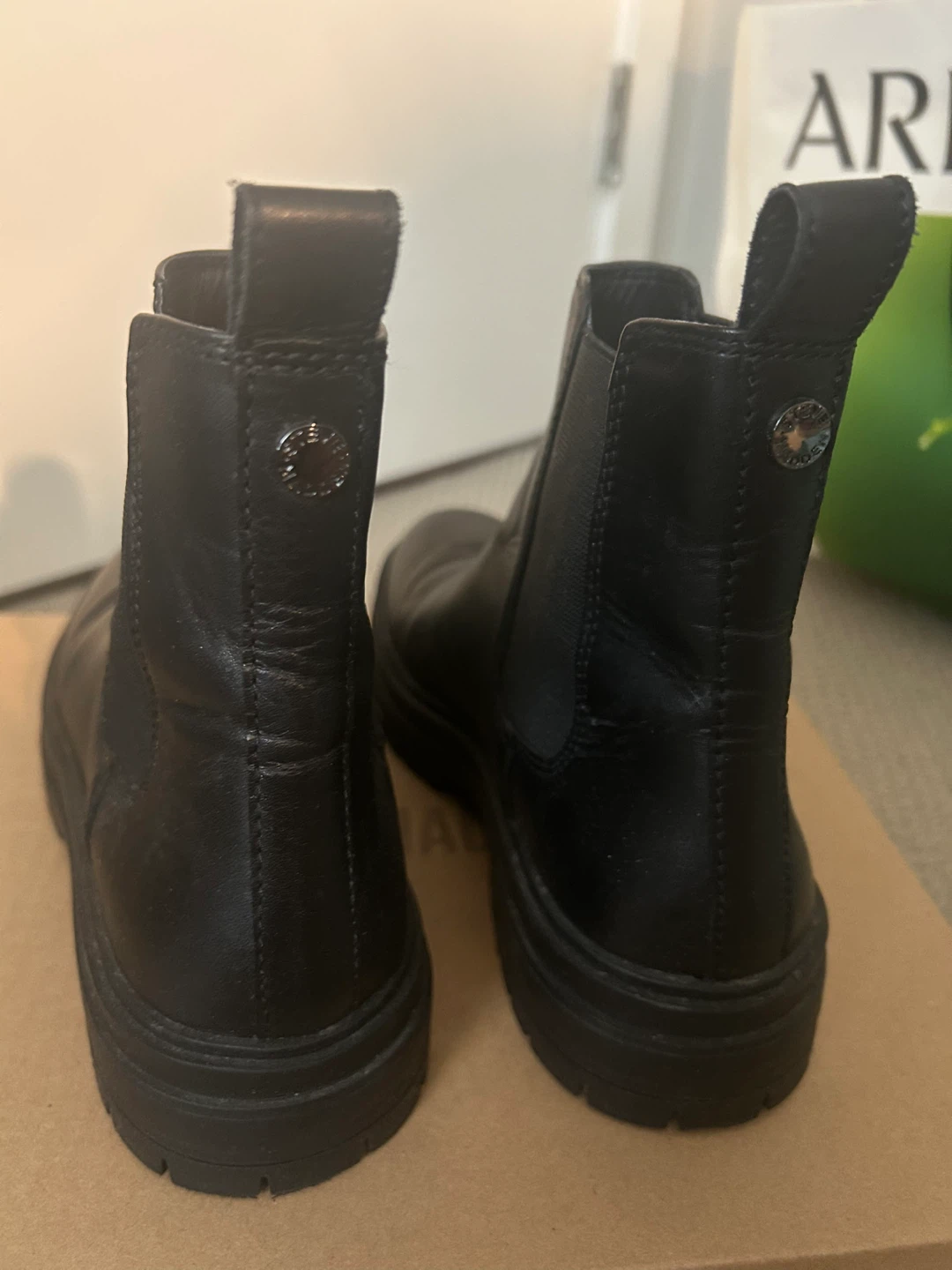 Steve Madden Black Leather Chelsea Boots - photo 3