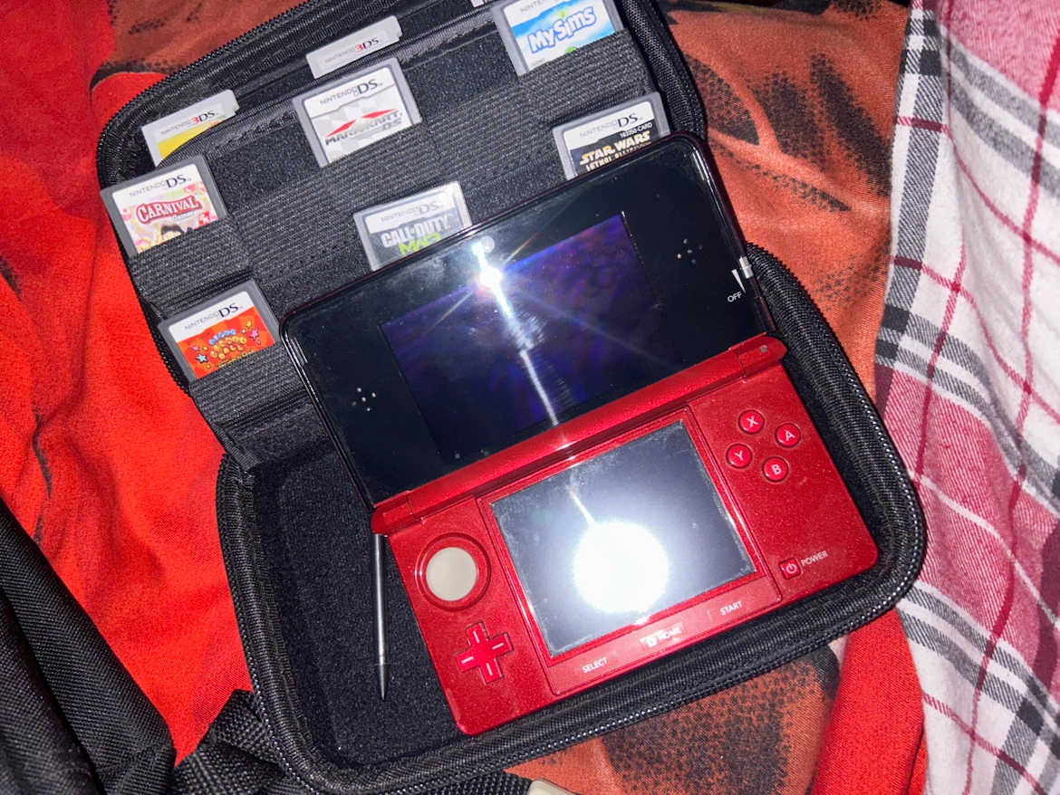 Nintendo 3DS XL Red with Games - photo 2