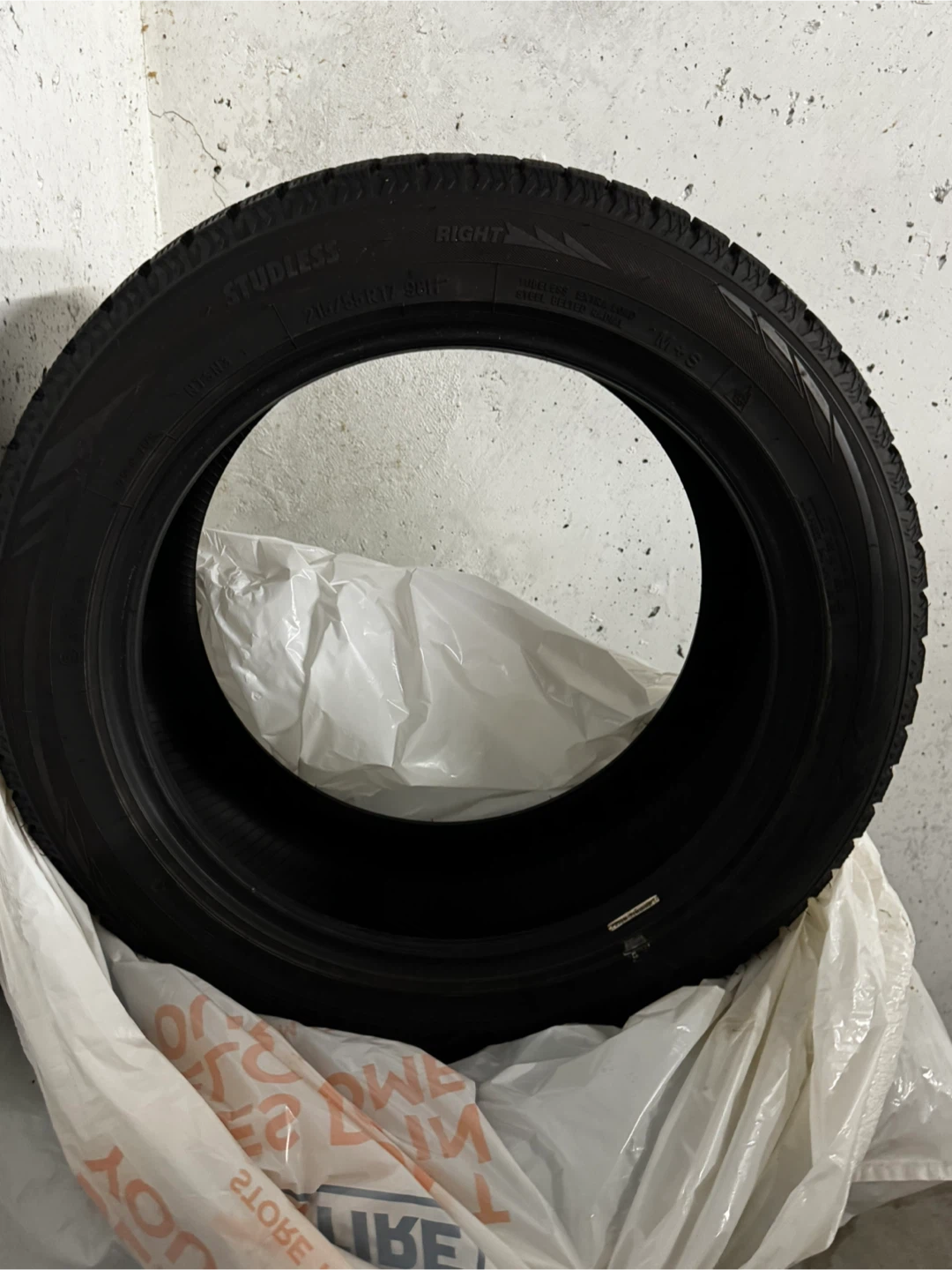Studless Winter Tires 215/65R17 98H