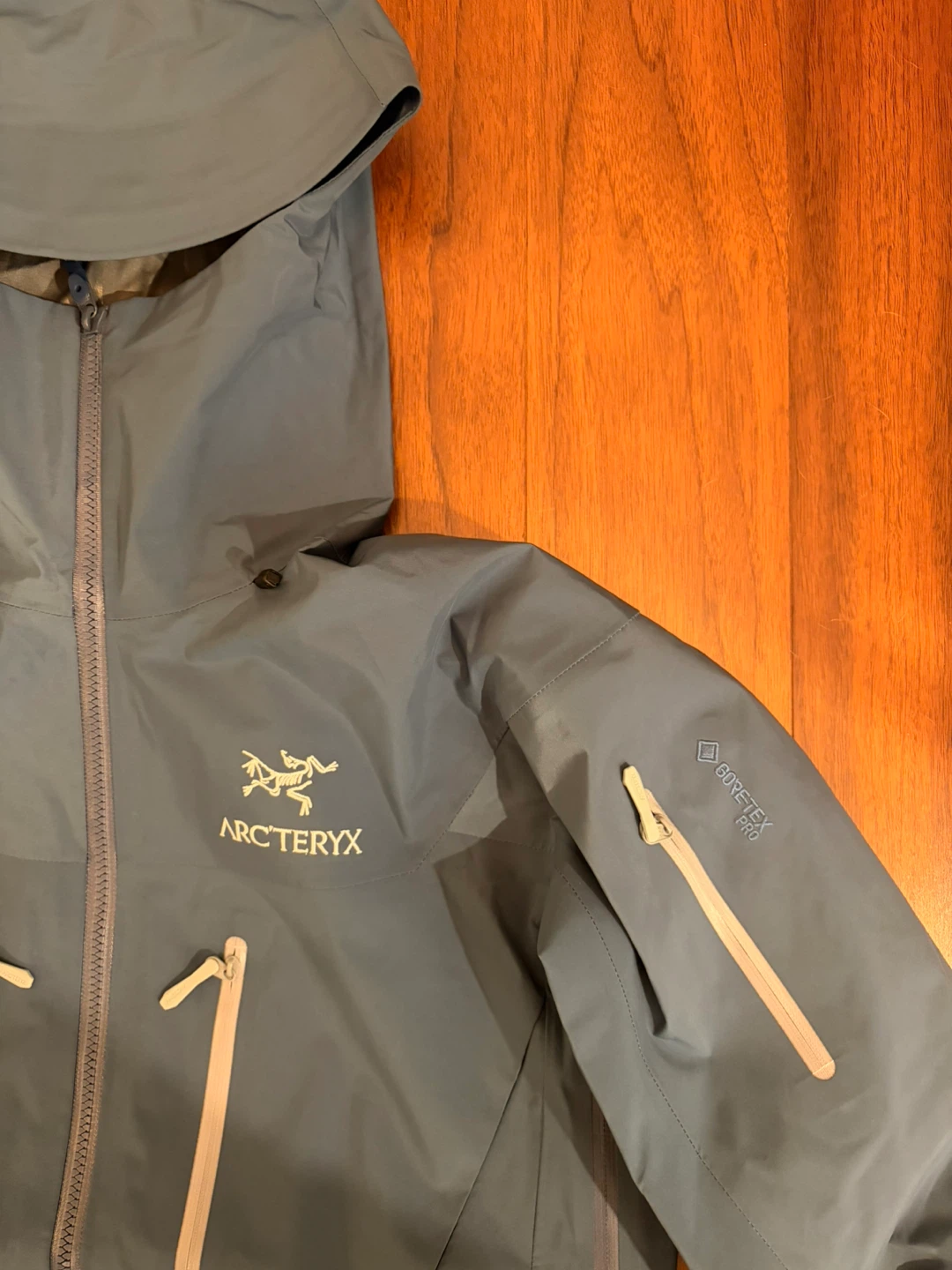 Arc'teryx Alpha SV Jacket Men's Size Small - photo 2