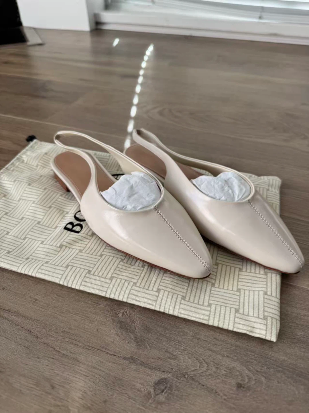 Brand New Cream Slingback Flats BV - photo 5