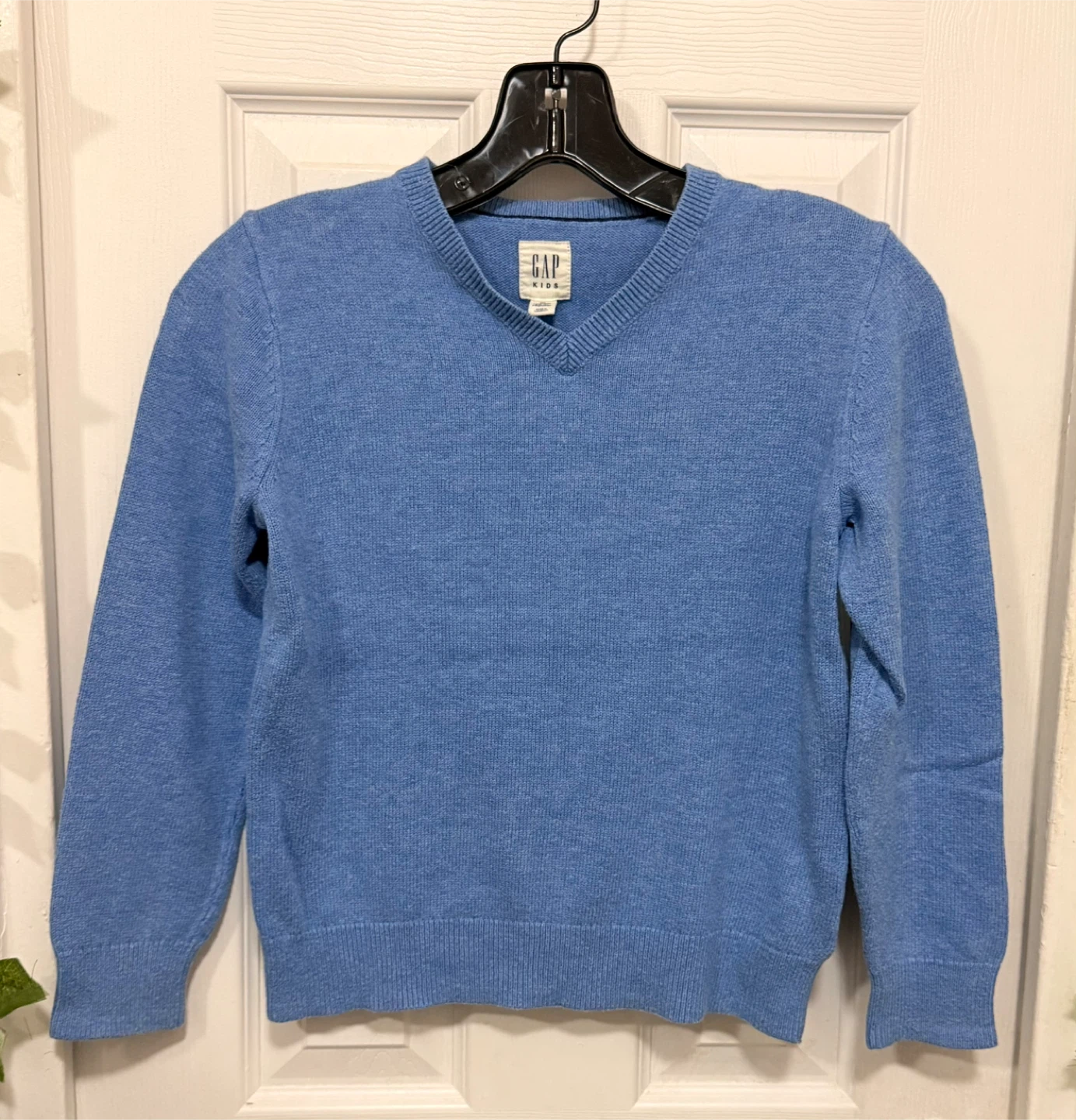 GAP Kids Blue V-Neck Sweater size M 8
